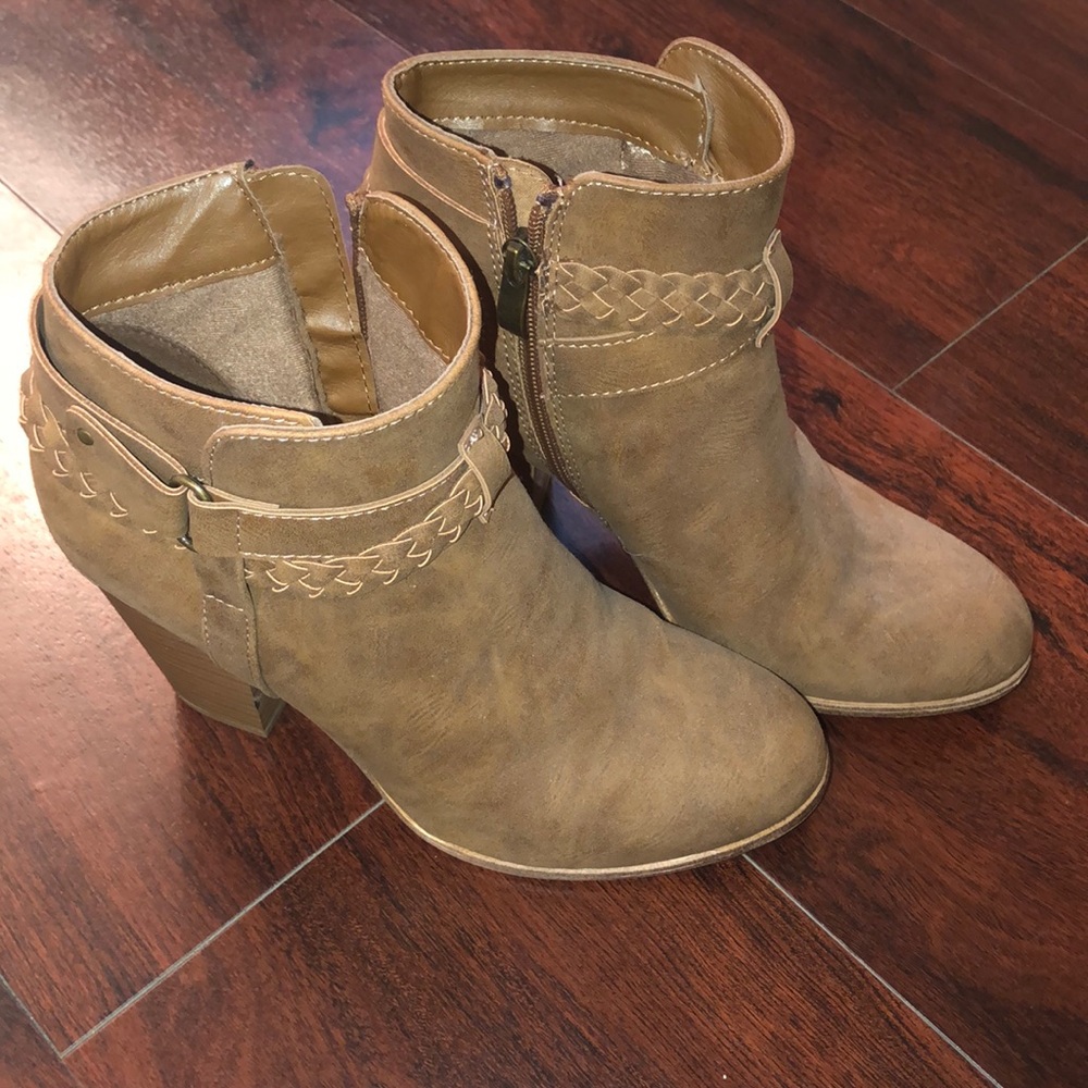 Heeled booties